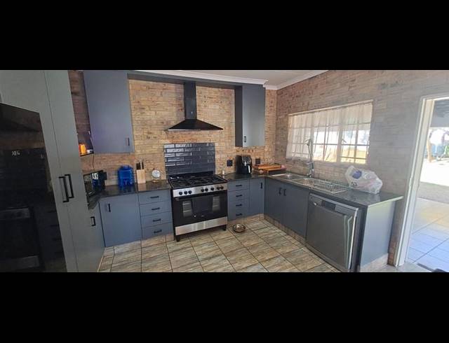 3 BEDROOM HOUSE FOR SALE IN PARKRAND